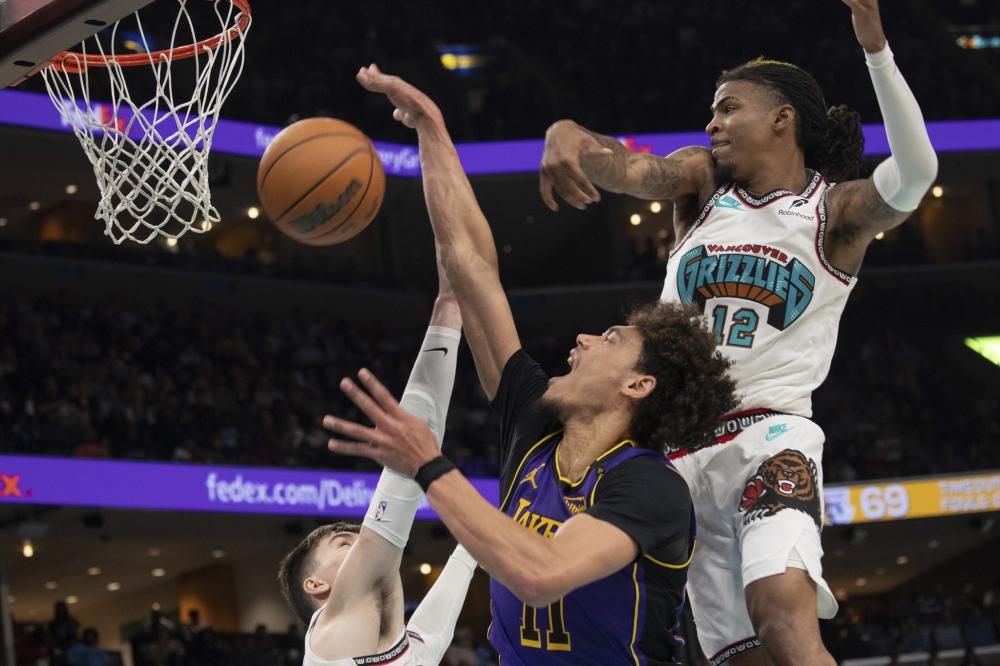 他更换阵容 他更换阵容